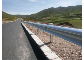 克拉玛依市公路波形护栏工程