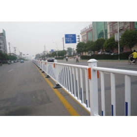克拉玛依市市政道路护栏工程